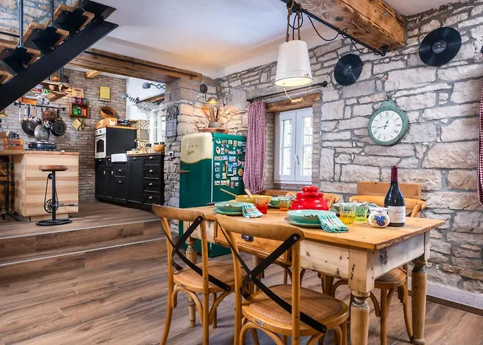 Rustic Cozy House Pupy *