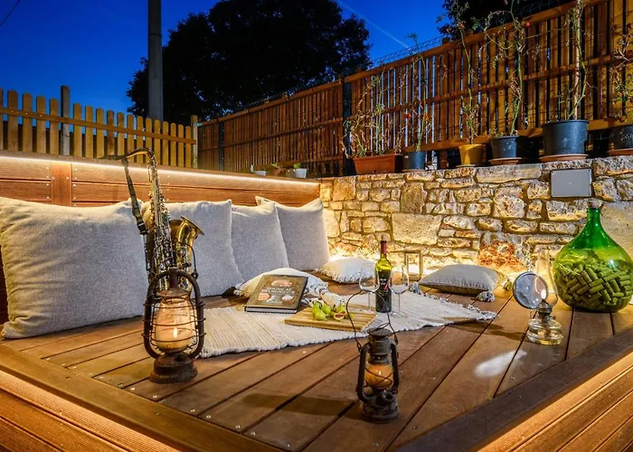 Rustic Cozy House Pupy