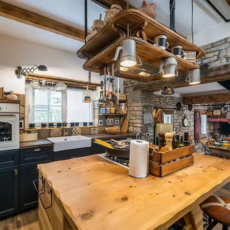 Rustic Cozy House Pupy *