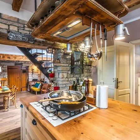 Rustic Cozy House Pupy