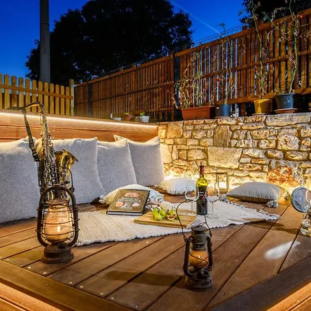 Rustic Cozy House Pupy