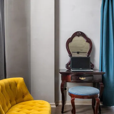 Rustic Cozy House Pupy *