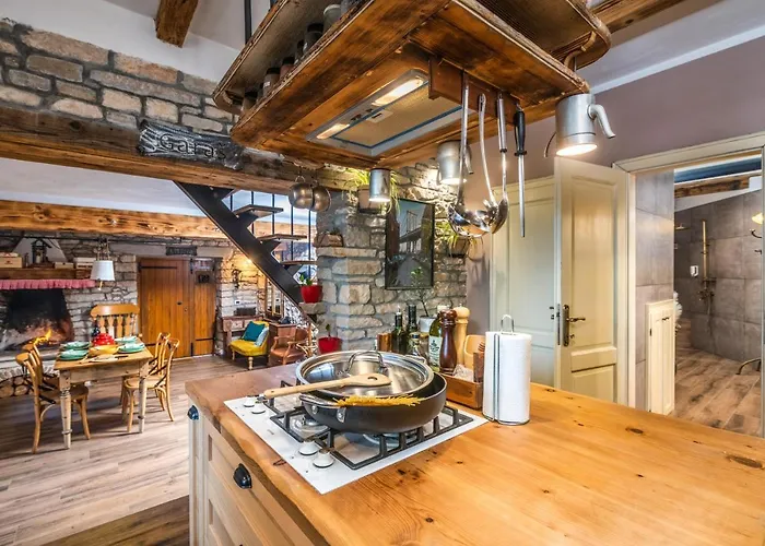 Rustic Cozy House Pupy